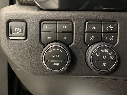 Used 2026 Chevrolet Silverado 1500 LT Trail Boss w/ LT Trail Boss Premium Package AWD/4WD image 25