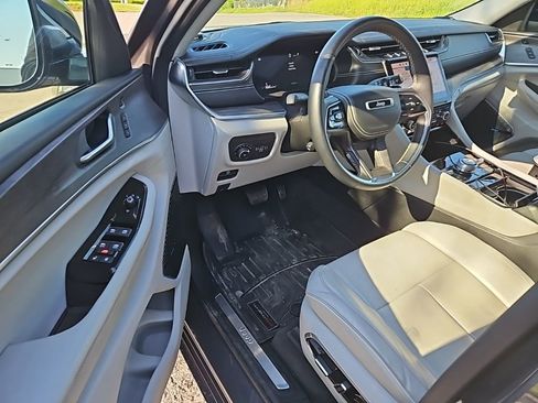 Used 2022 Jeep Grand Cherokee L Overland w/ Luxury Tech Group IV image 6