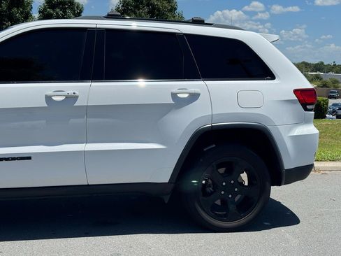 Used 2018 Jeep Grand Cherokee Laredo AWD/4WD image 8