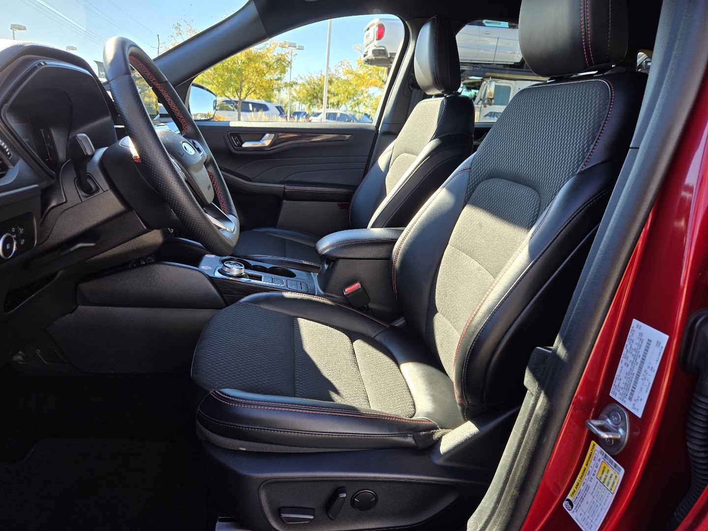 Used 2025 Ford Escape ST-Line Select AWD/4WD image 4