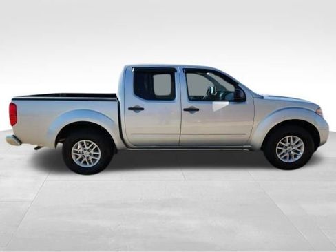 Used 2019 Nissan Frontier SV image 3