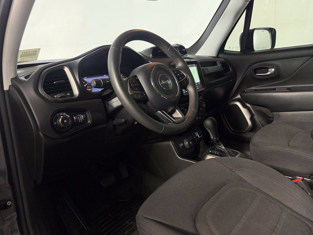 Used 2022 Jeep Renegade Latitude AWD/4WD image 18