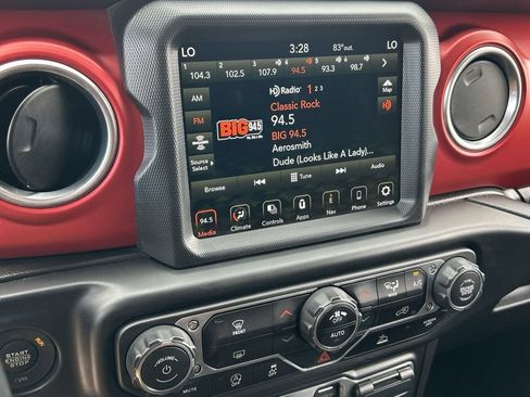Used 2022 Jeep Gladiator Rubicon w/ LED Lighting Group AWD/4WD image 13