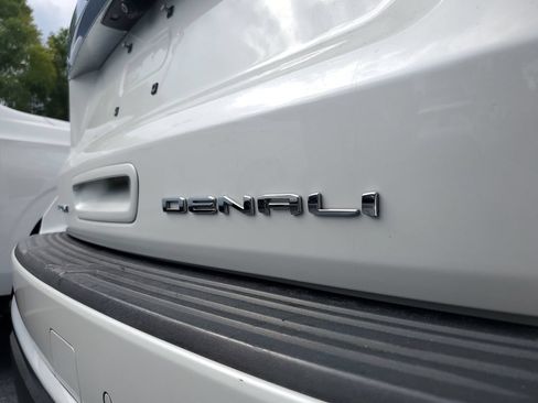 Used 2024 GMC Yukon Denali AWD/4WD image 8