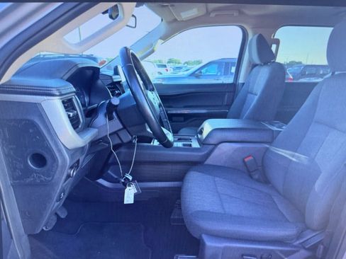 Used 2024 Ford Expedition XLT RWD image 4