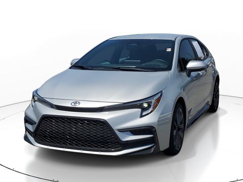 Used 2026 Toyota Corolla SE FWD image 3