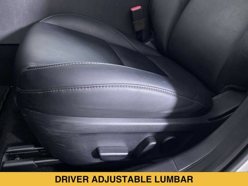 Used 2019 MAZDA MAZDA3 Hatchback w/ Preferred Package FWD image 9