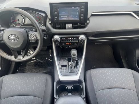 Used 2019 Toyota RAV4 XLE w/ Convenience Package FWD image 14
