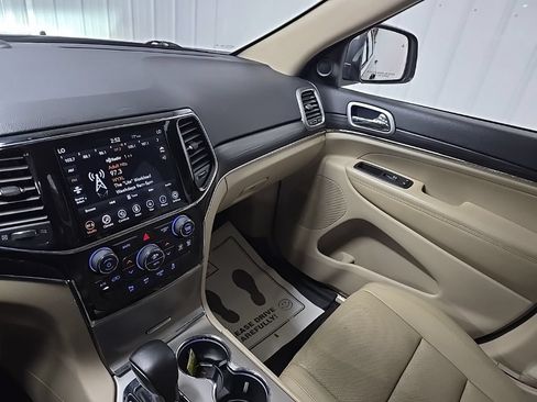 Used 2019 Jeep Grand Cherokee Limited AWD/4WD image 27