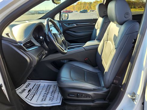 Used 2024 Buick Enclave Premium image 13
