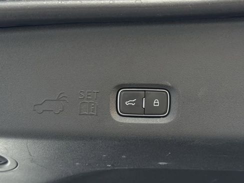 Used 2025 Lincoln Navigator Reserve image 34