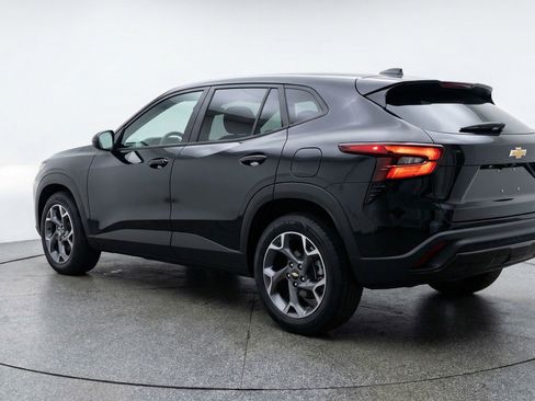 Used 2025 Chevrolet Trax LT image 6