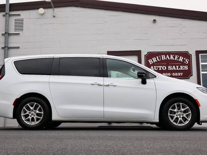 Used 2024 Chrysler Pacifica Touring-L