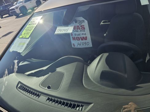 Used 2018 Chevrolet Cruze LT w/ Convenience Package image 28