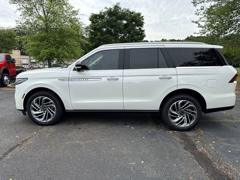 New 2026 Lincoln Navigator Reserve AWD/4WD image 10