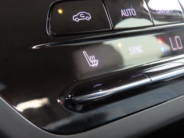 Used 2021 Buick Envision Essence w/ Technology Package I AWD/4WD image 4