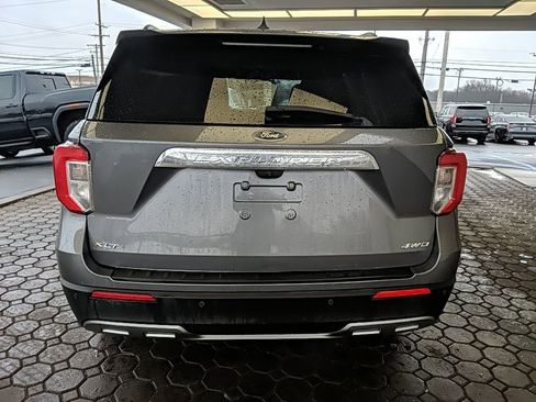 Used 2022 Ford Explorer XLT w/ Equipment Group 202A image 6