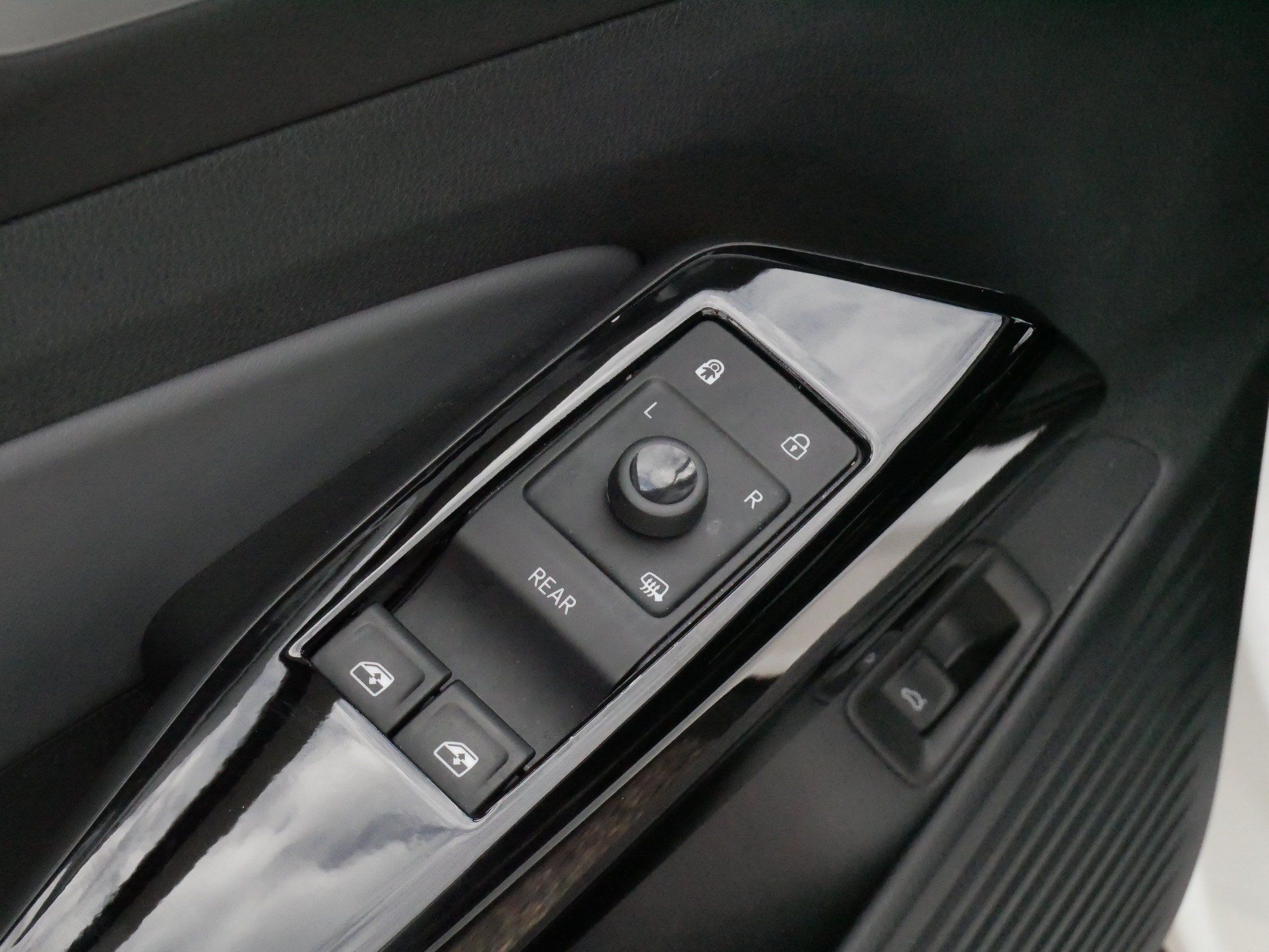 Certified 2023 Volkswagen ID.4 Pro S AWD/4WD image 19