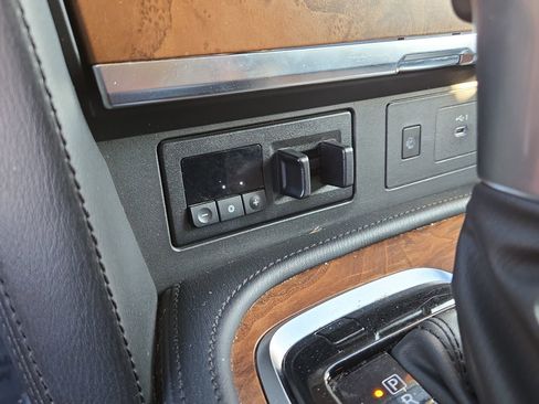 Used 2024 Nissan Armada SL image 27