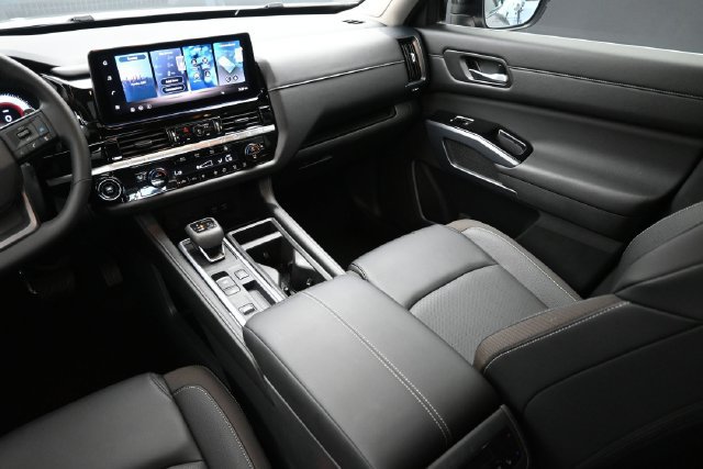 Used 2026 Nissan Pathfinder SL w/ SL Premium Package FWD image 10