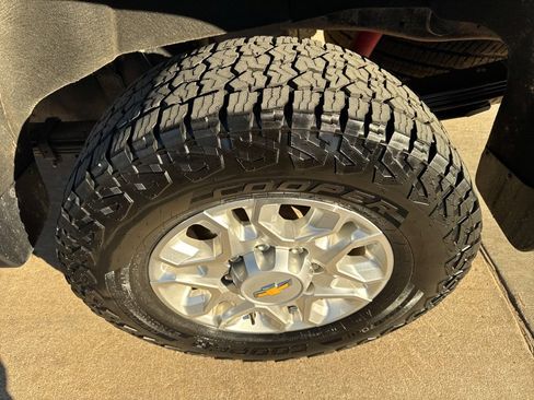 Used 2025 Chevrolet Silverado 2500 LT image 21