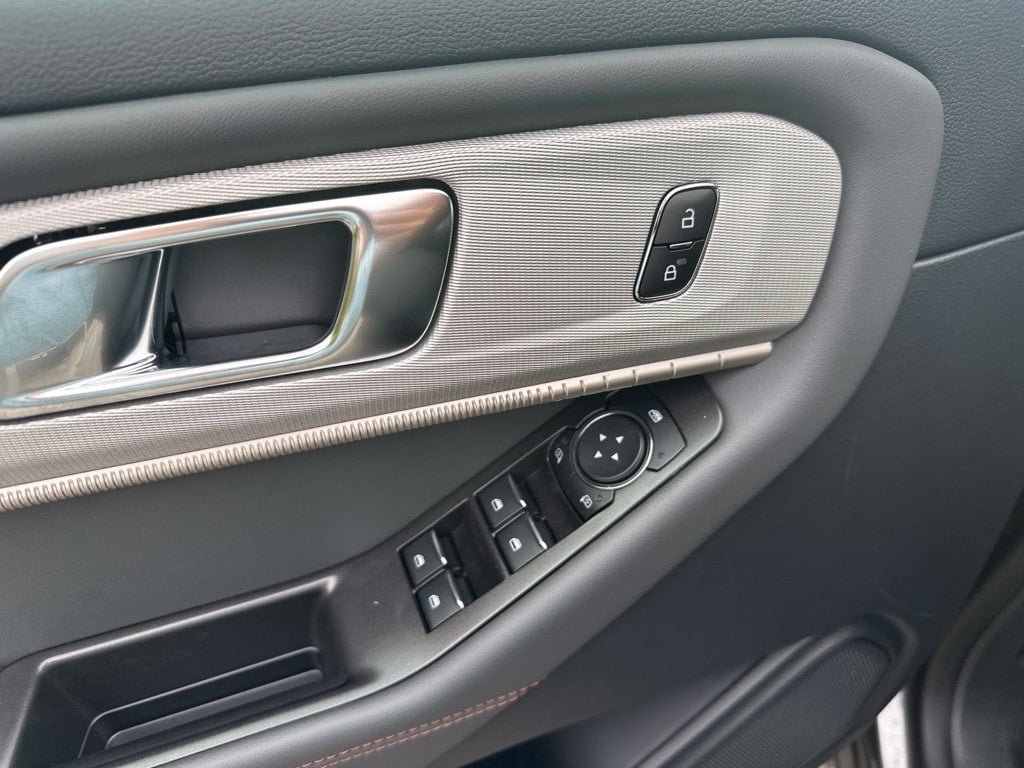 New 2026 Ford Explorer Active RWD image 13