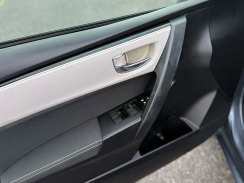 Used 2017 Toyota Corolla L FWD image 9