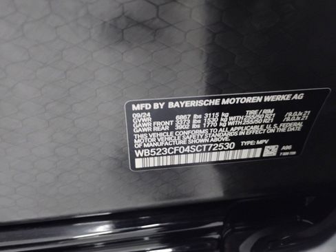 Used 2025 BMW iX xDrive50 w/ Premium Package image 17