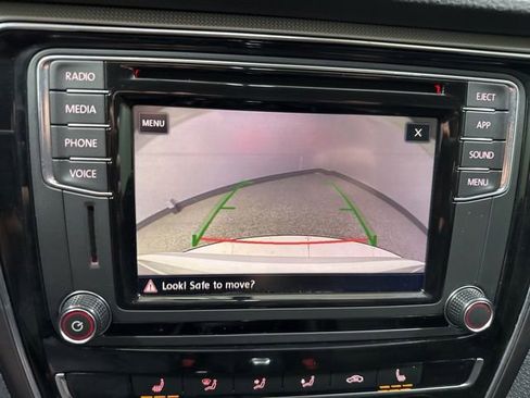 Used 2018 Volkswagen Passat 2.0T R-Line FWD image 2