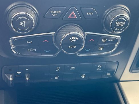 Used 2015 RAM 1500 Big Horn AWD/4WD image 18