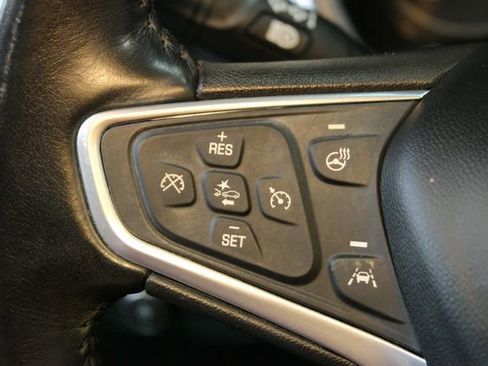 Used 2022 Chevrolet Equinox Premier image 24