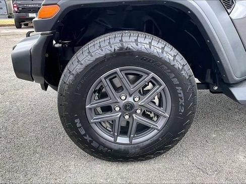 Used 2024 Jeep Wrangler Unlimited Sport AWD/4WD image 28