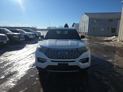 Used 2020 Ford Explorer Platinum w/ Premium Technology Package image 2