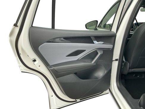 New 2026 Volkswagen Tiguan SE R-Line AWD/4WD image 23