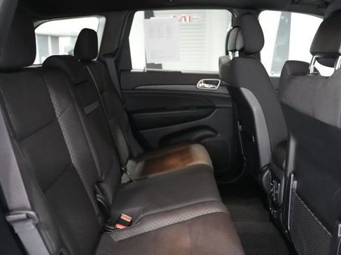 Used 2020 Jeep Grand Cherokee Laredo w/ Security & Convenience Group AWD/4WD image 16