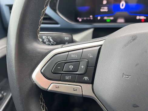 Used 2024 Volkswagen Taos SE image 16