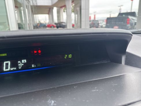 Used 2014 Toyota Prius V Three image 4