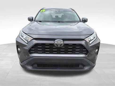 Used 2019 Toyota RAV4 XLE FWD image 2
