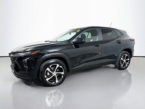 Used 2024 Chevrolet Trax RS w/ Driver Confidence Package FWD image 3