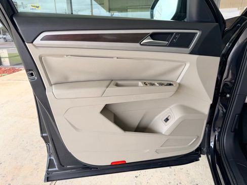 Used 2019 Volkswagen Atlas SE w/ Towing Package FWD image 11