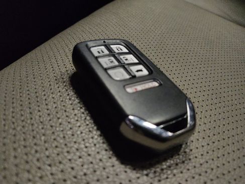 Used 2018 Honda Odyssey Elite image 32