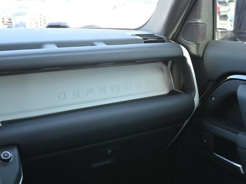 Used 2025 Land Rover Defender 110 S AWD/4WD image 8