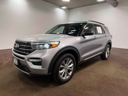 Used 2023 Ford Explorer XLT w/ Equipment Group 202A AWD/4WD image 39