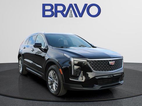 Used 2025 Cadillac XT4 Premium Luxury image 3