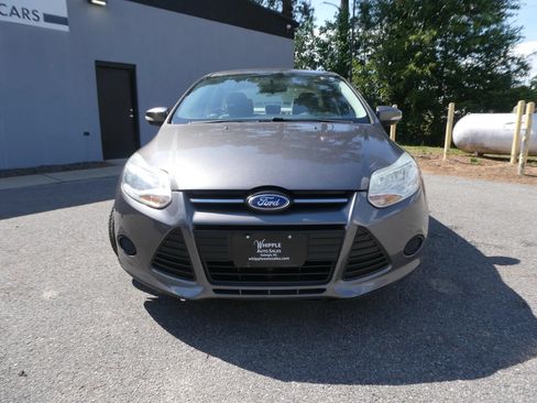 Used 2014 Ford Focus SE FWD image 2