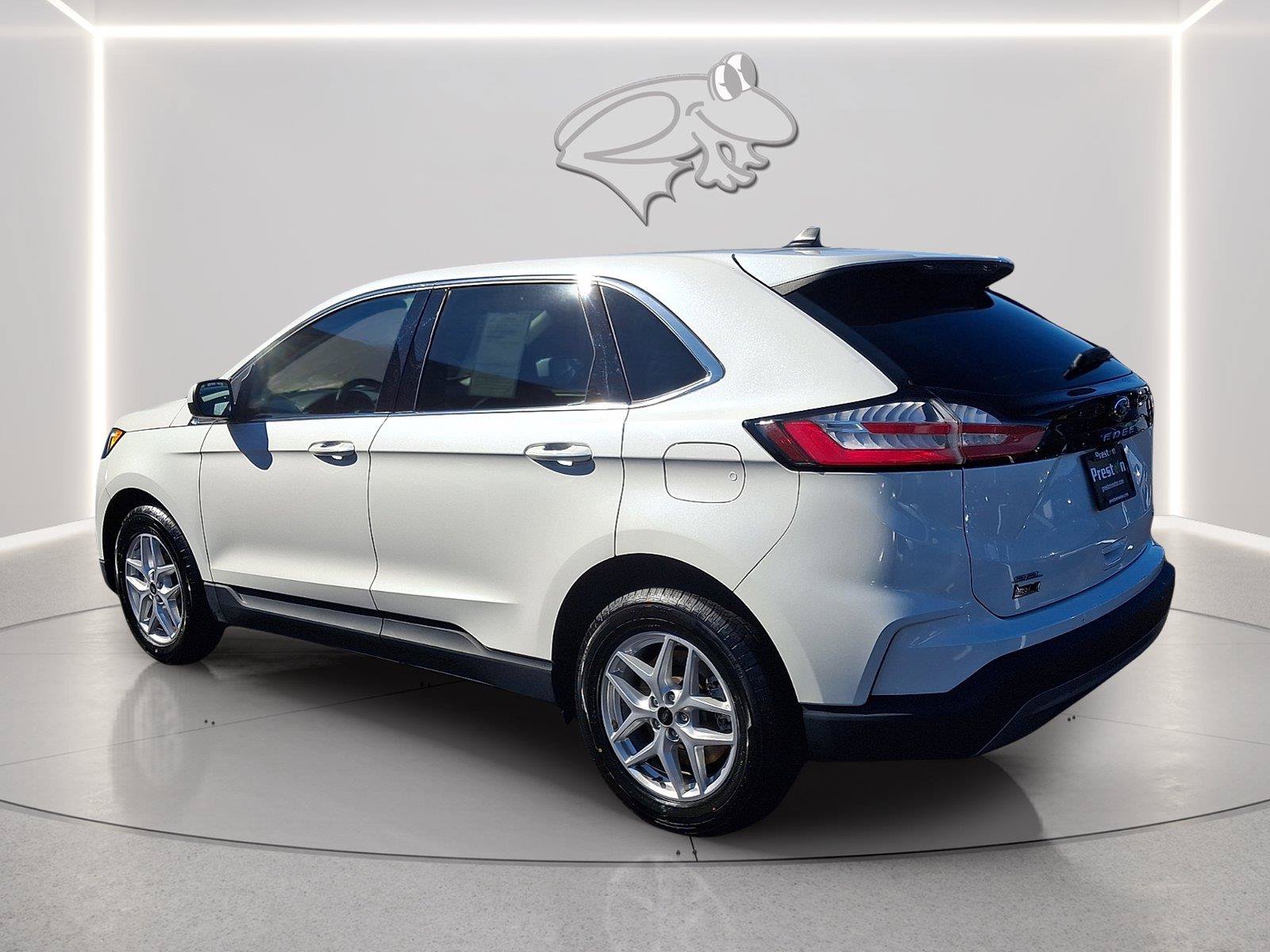 Used 2024 Ford Edge SEL w/ Convenience Package AWD/4WD image 3