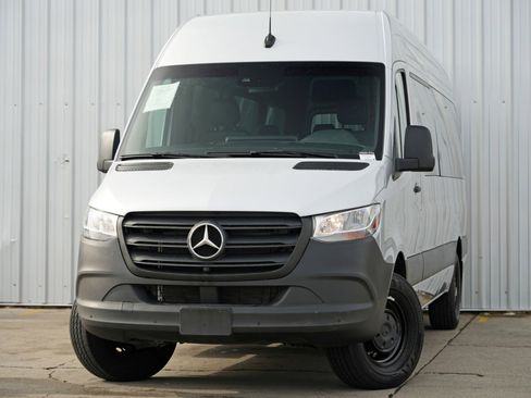 Used 2024 Mercedes-Benz Sprinter 2500 image 3