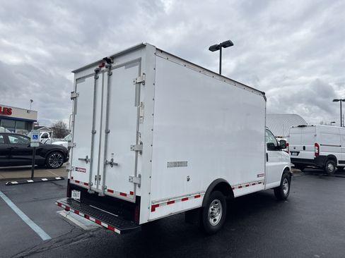 Used 2022 Chevrolet Express 3500 w/ Power Convenience Package image 3