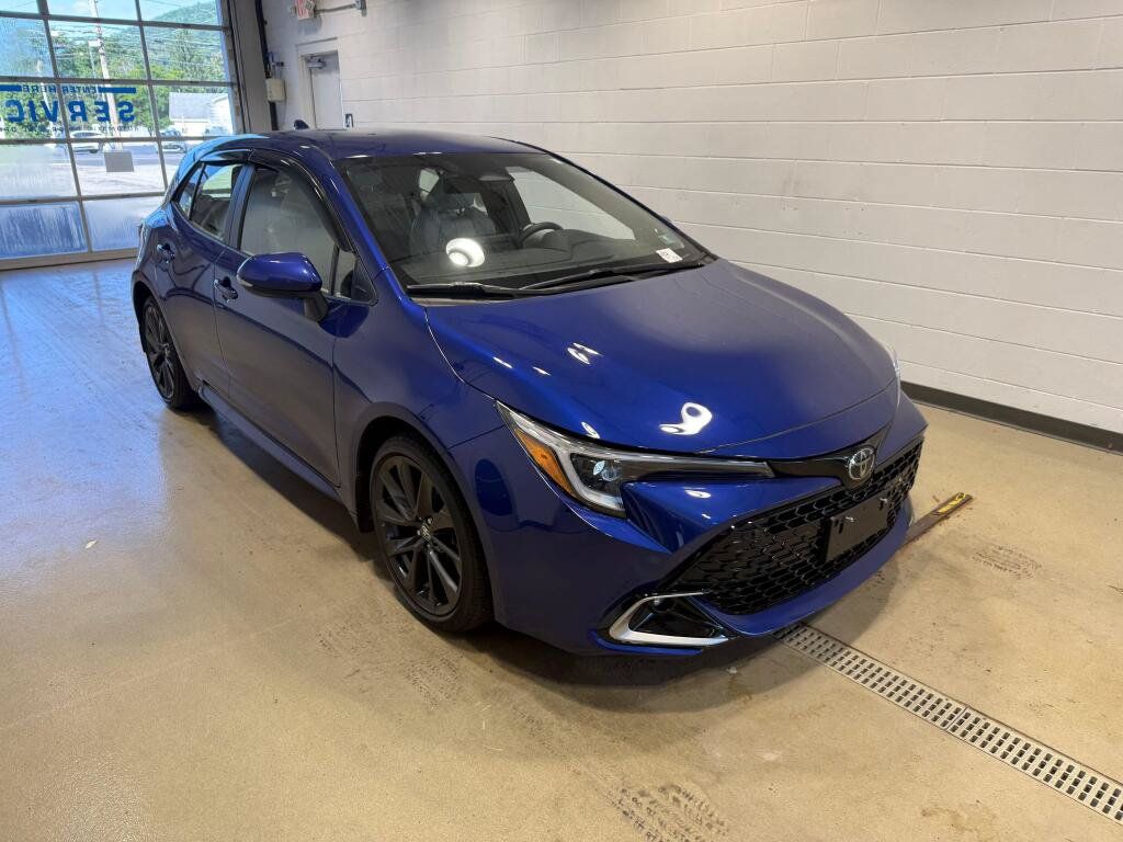 Used 2025 Toyota Corolla XSE FWD image 7