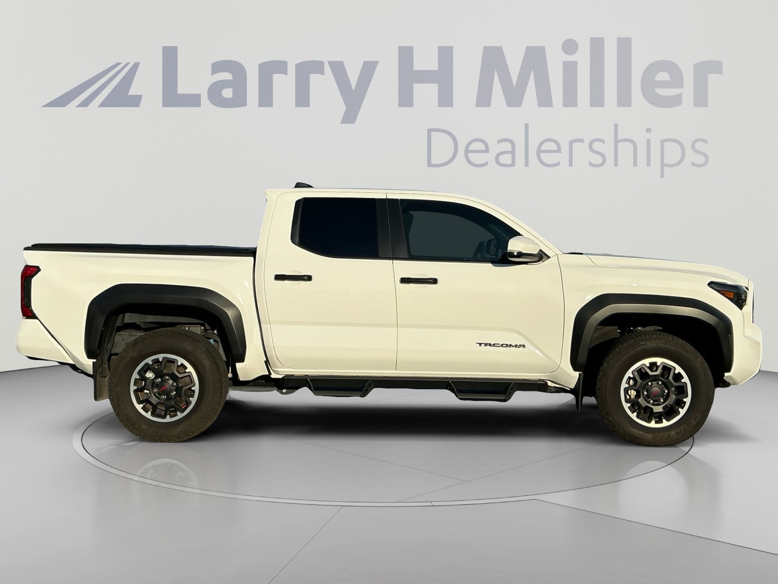 Used 2024 Toyota Tacoma TRD Off-Road w/ TRD Off Road Upgrade Package AWD/4WD image 6